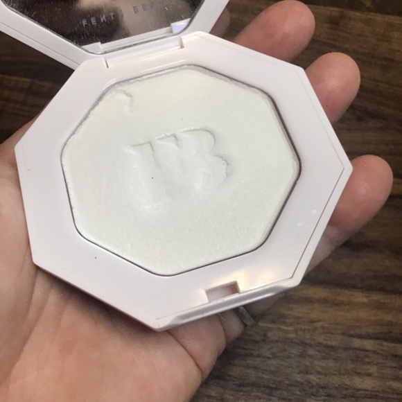 Fenty beauty by Rihanna highlighter in metal moon - Picture 2 of 10